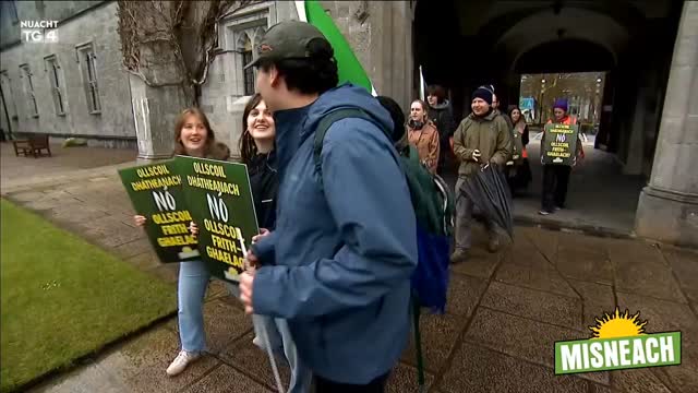 Tuairisc TG4 ar an agóid in Ollscoil na Gaillimhe le déanaí faoin ísliú céime ar an nGaeilge san institiúid.

—🇮🇪—

TG4 report on the protest held at the University of Galway recently about the downgrading of the status of Irish in the institution.

#Gaeilge #UniversityOfGalway #misneachabú #Misneach #Gaillimh