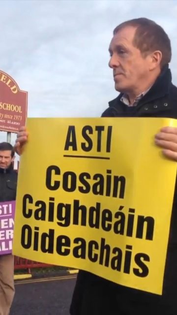 Beidh múinteoirí i mbun gníomh tionsclaíochta an tseachtain seo. 

Is iad polasaithe Stát na Sé Chontae Fhichead nach ndéanann maoiniú ceart ar an earnáil oideachais, ná an t-oideachas lán-Ghaeilge, is cúis leis seo. 

Ná éistimis leis na meáin chorparáideacha a ndéanfaidh a seacht ndícheall tuismitheoirí agus an pobal a iompú i gcoinne na múinteoirí.

— 🇮🇪 ✊ —

Teachers will be taking industrial action this week. 

This is the result of the Twenty-Six County State's failure to properly fund education, including Irish-medium education.

Do not be swayed by the corporate media, who will do everything in their power to turn parents and the public against teachers.

#Misneach #Díchoilínigh #INTO #ASTI #Gaeilge